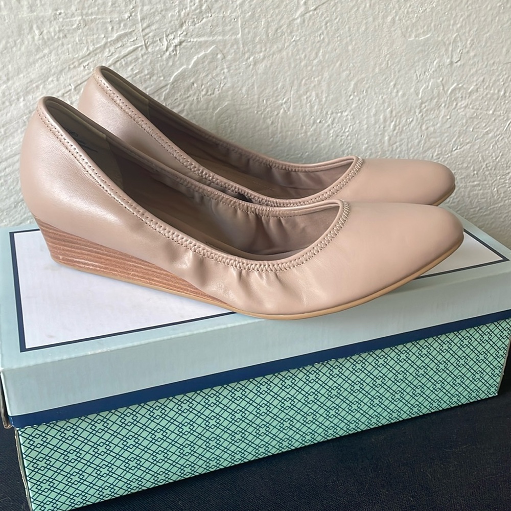 Susina Fraya-Lea Nude Wedges NWOT